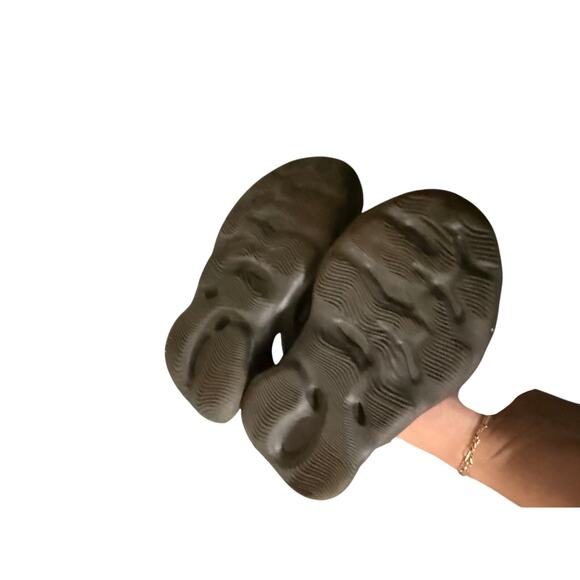 Size 6K Infant Adidas YEEZY FOAM RNR Onyx - Picture 3 of 4